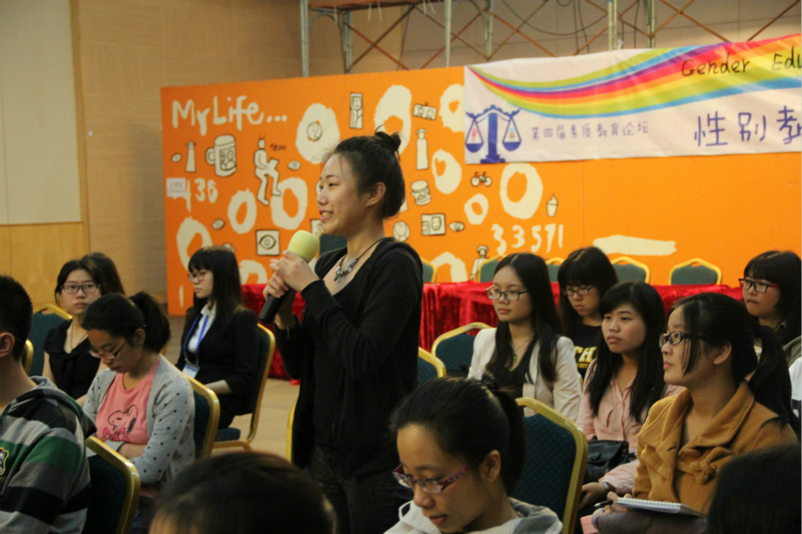 论坛剧场来宾参与讨论