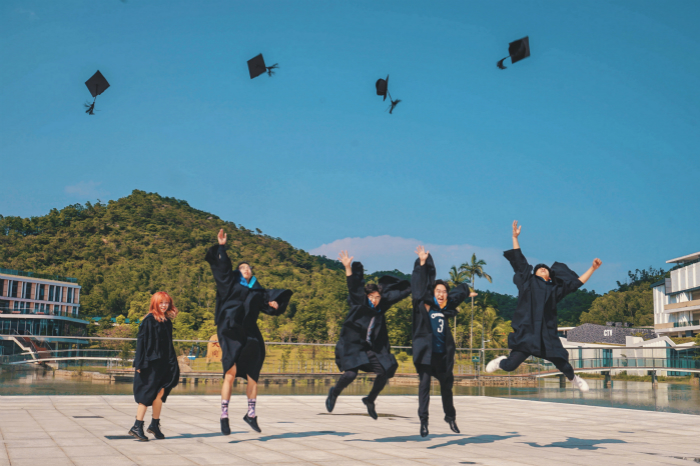 graduates by liu weiming