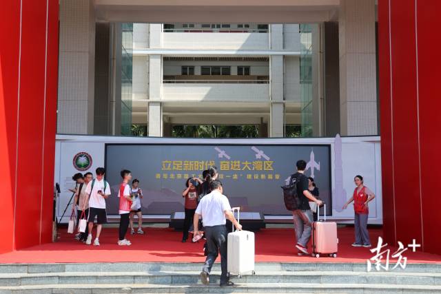 北京理工大学(珠海)迎新现场。