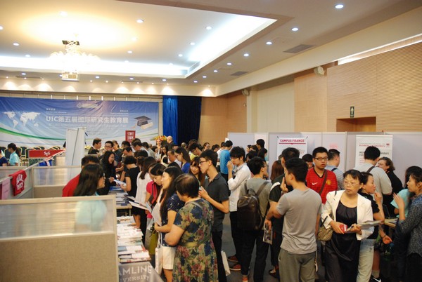 20141101 Intl PostGra Fair 1