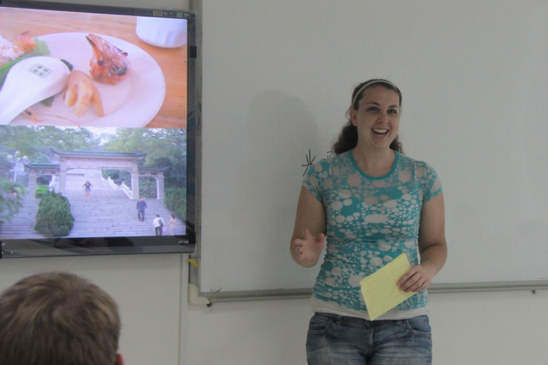 20130529 foreigners learn chinese 8