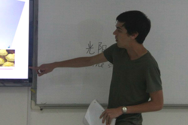 20130529 foreigners learn chinese 5