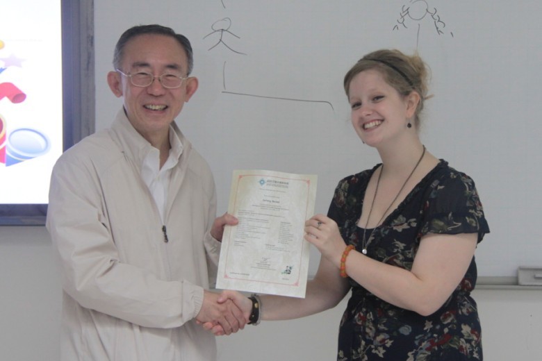 20130529 foreigners learn chinese 12