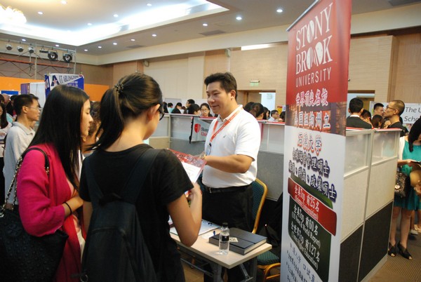 20141101 Intl PostGra Fair 4