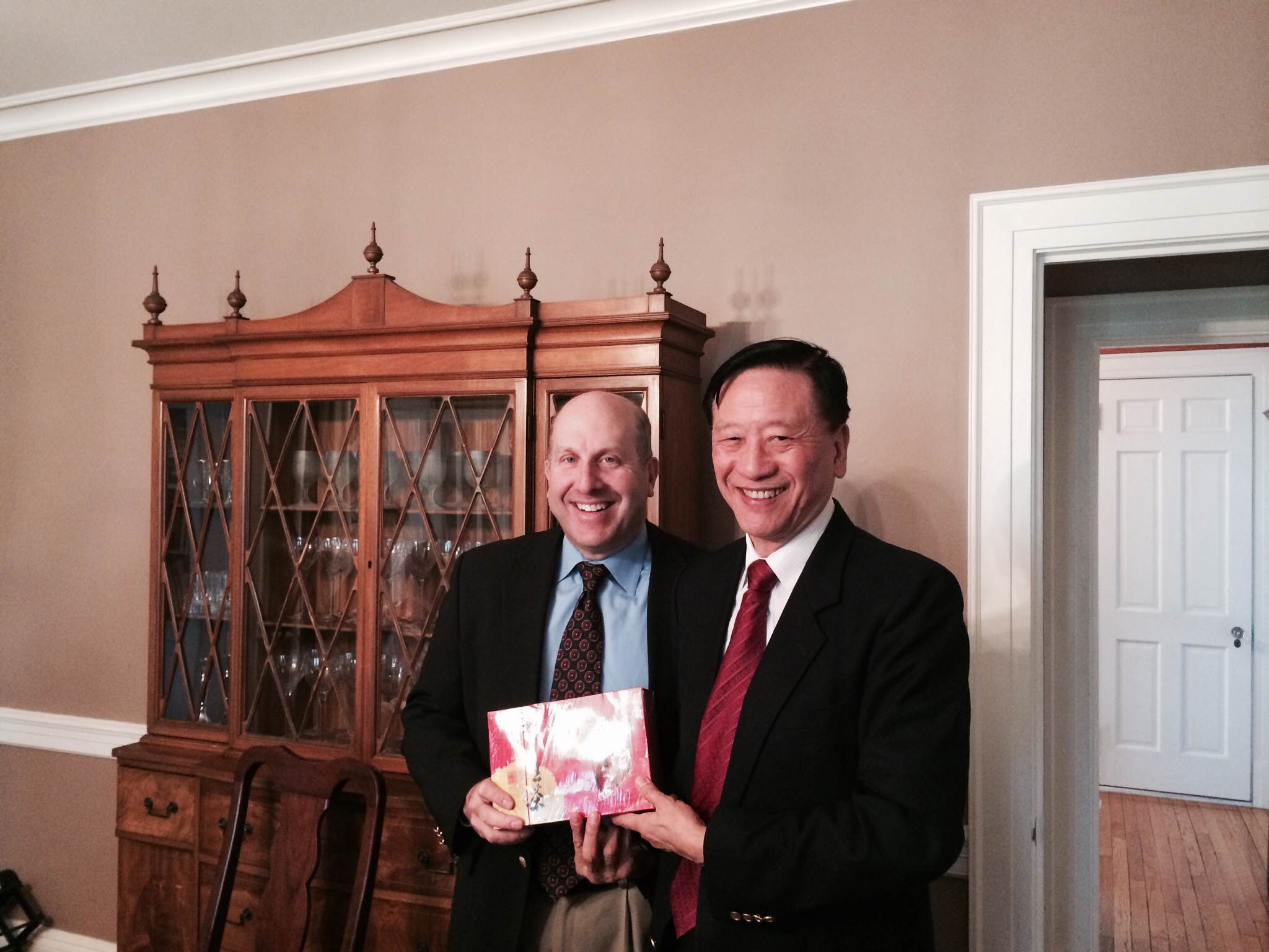 0514 US 2 Exchange gifts