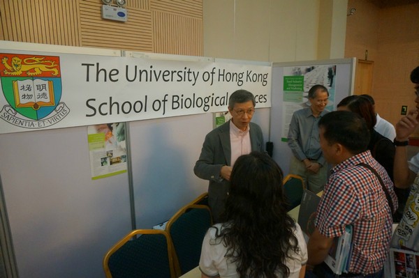 20141101 Intl PostGra Fair 5