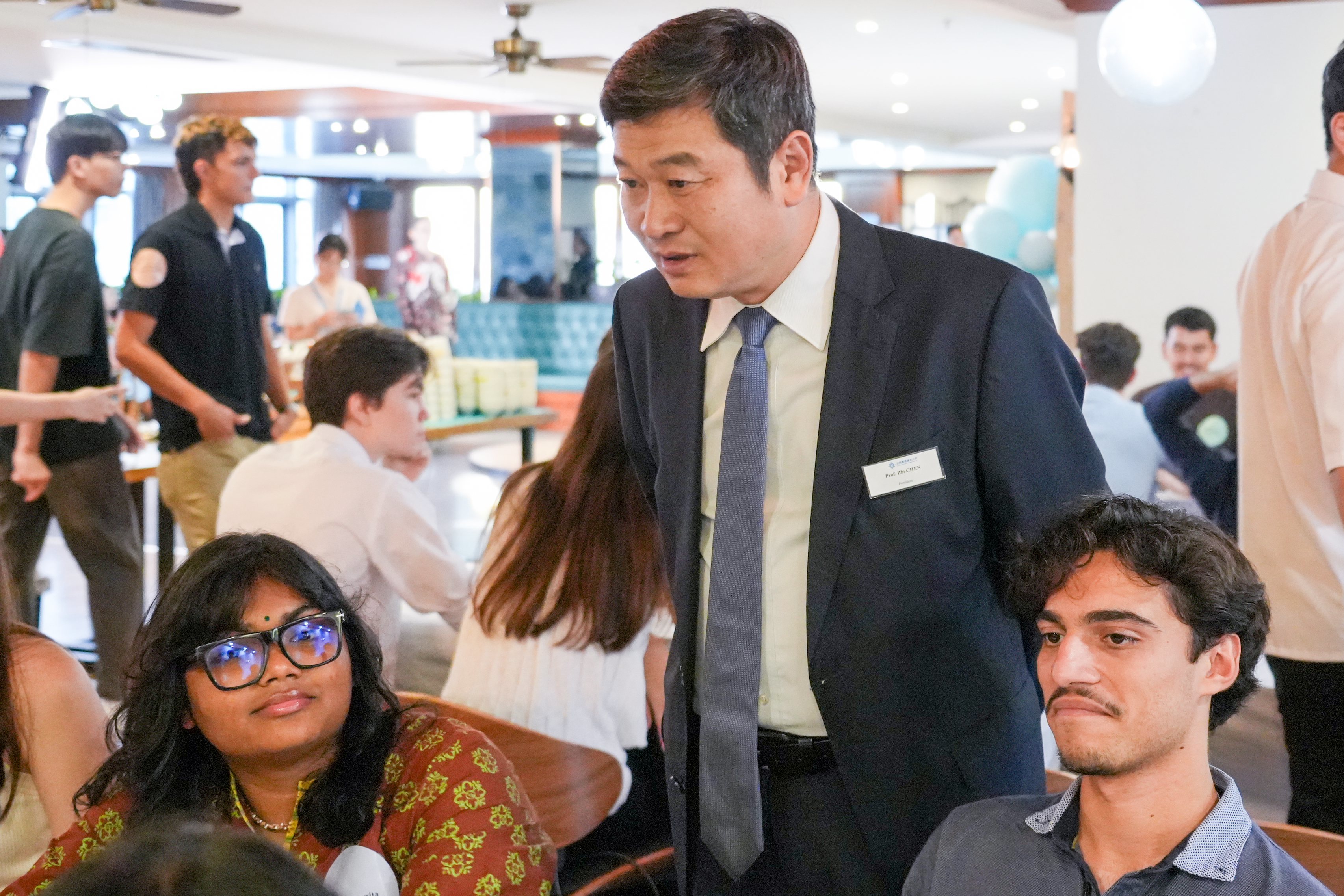 北师香港浸会大学(BNBU)陈致校长与学生交流(摄:何秋蓓)