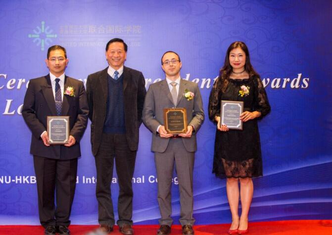 1服务奖三个获奖