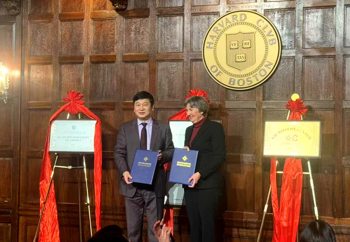北师港浸大(UIC)与布兰迪斯大学交换合作备忘录